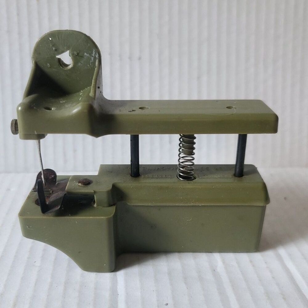 Dexter Hand-Held Dial‎ A Stitch Sewing Machine